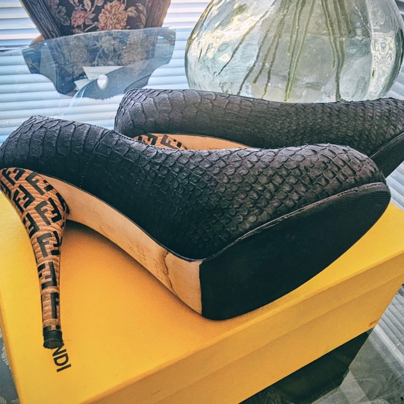 Fendi Black Textured Women's Heels - Picture 6 of 12